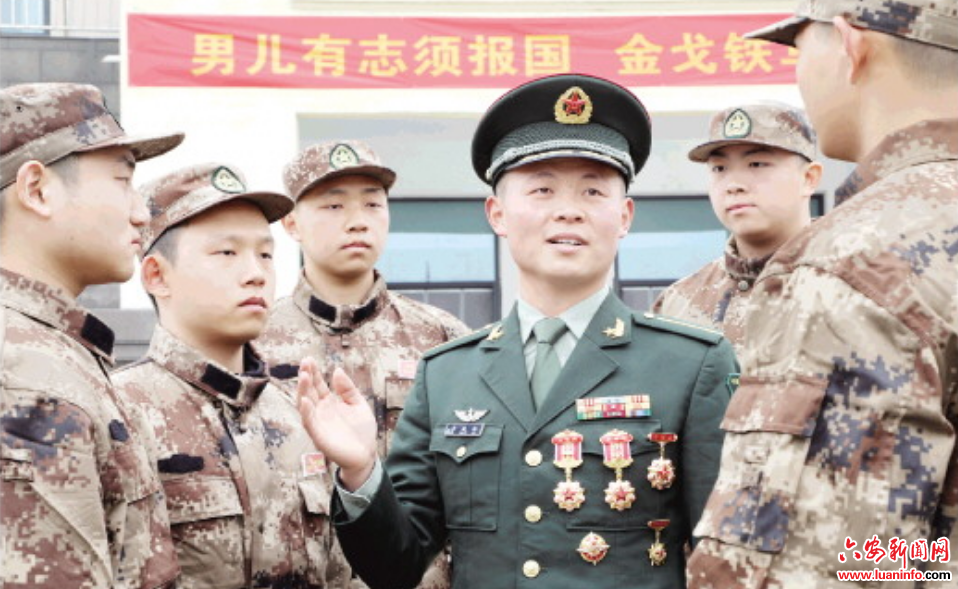 聆听功臣故事  筑梦火热军营