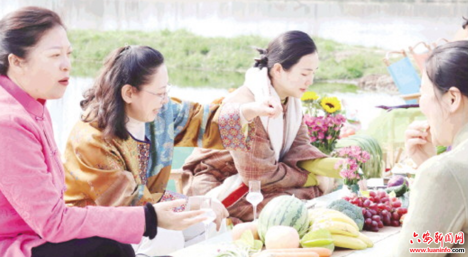 花田迎客醉乡村