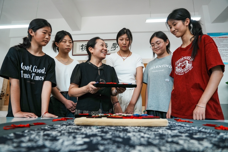 【榜样】全国教书育人楷模杨梅：师者仁心 用爱心照亮中职学子成长路