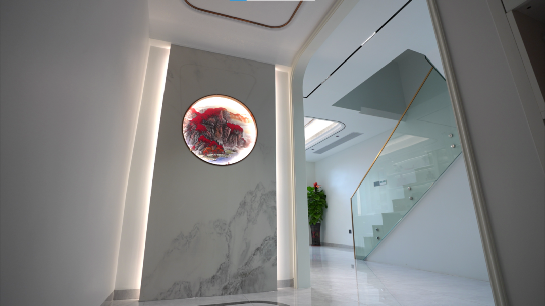 家里有面6米高的巨大“山水画”，什么感觉？