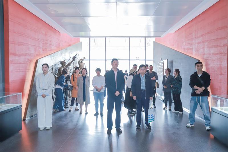 全国网媒总编走进横山 共探红色村庄新发展