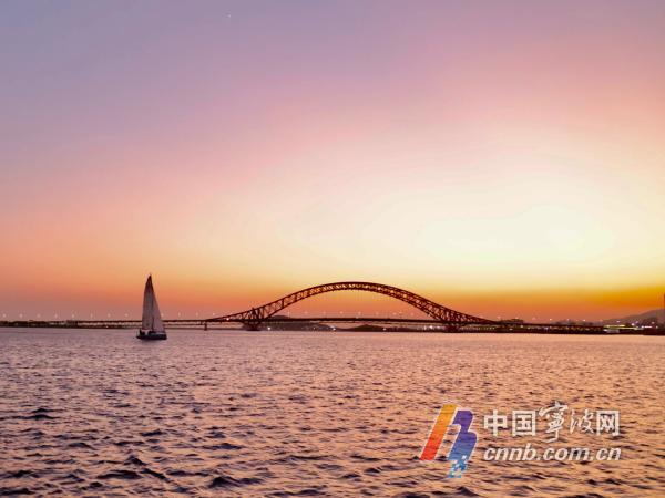 百城网媒大咖走进北仑 感受宁波发展速度