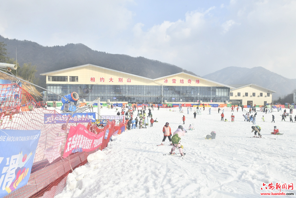 安徽霍山：热热闹闹过新年 大别雪山舞蹁跹