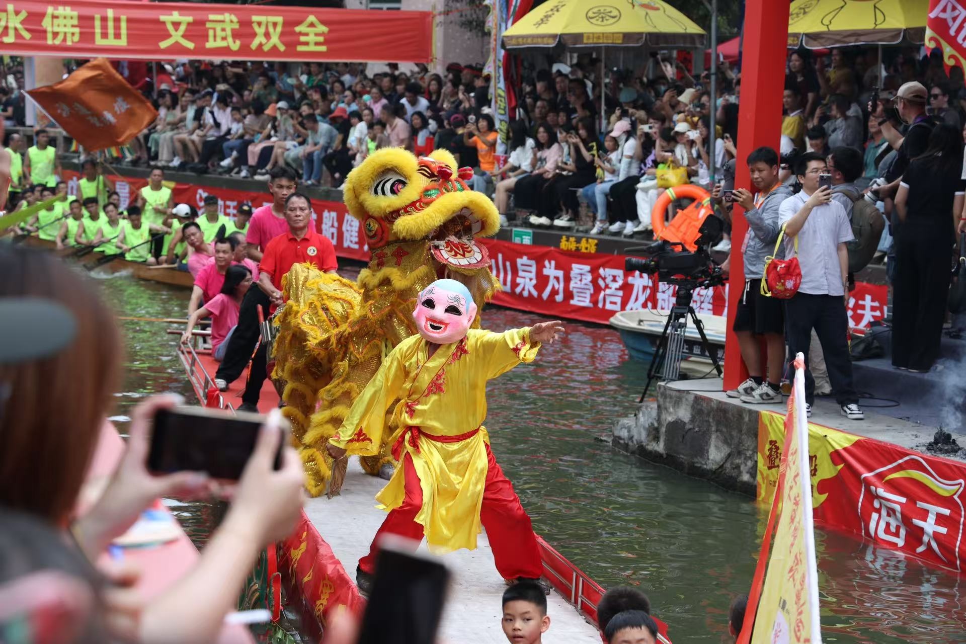 广东佛山：叠滘龙船，开飙！