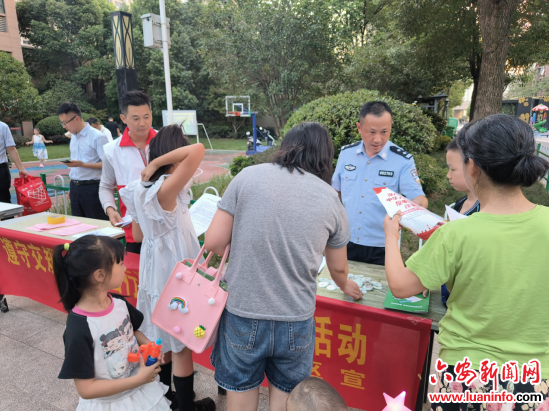 西市街道草市社区：“遵守交规 文明出行”道路安全宣传活动