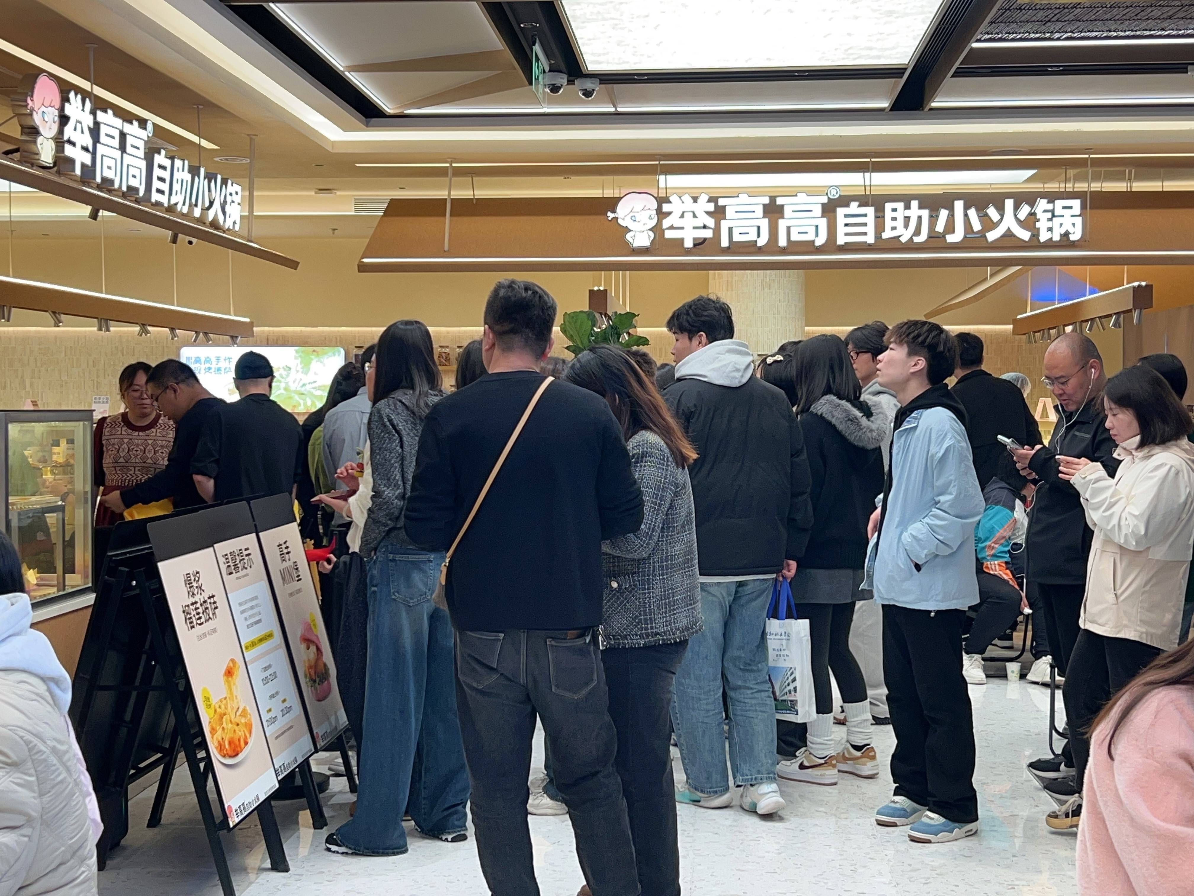 海底捞第二增长曲线成功：举高高落子50余店，西安店日排队4000桌！