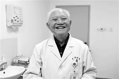 87岁老院长结束最后一次门诊 从医65年“还没干够”