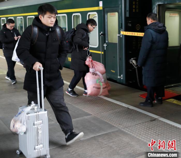 今起 铁路上海站迎来节前客流高峰