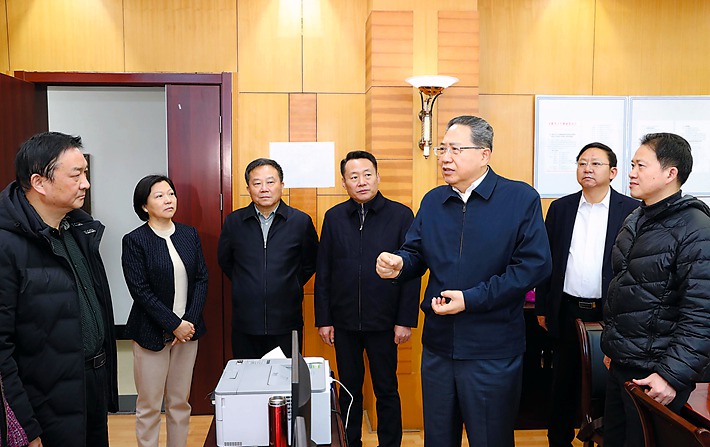 坚决扛起疫情防控政治责任 坚决打赢疫情防控的阻击战