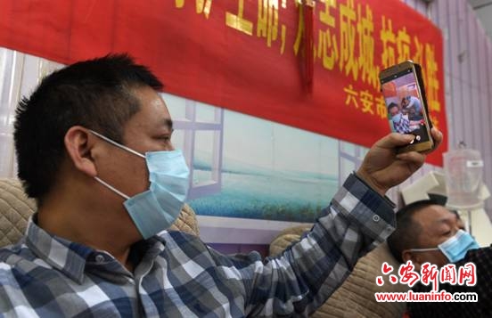 “爱心爸妈”热血战“疫”献爱心