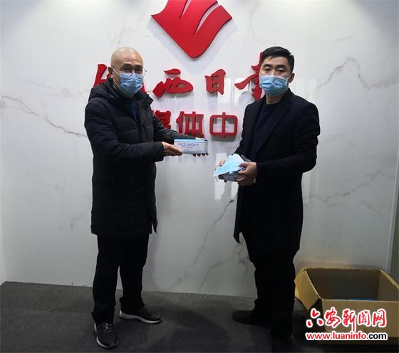 爱心人士捐赠500只口罩给皖西日报社一线记者