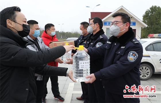 给“逆行者”温暖的力量