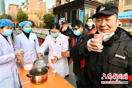 内在“防护服”防疫一线送健康