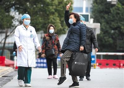 北京医疗队首批收治患者出院6例 建议居家隔离半个月