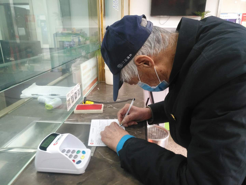 他，坚决要捐：全国道德模范叶连平为防疫捐出2万元