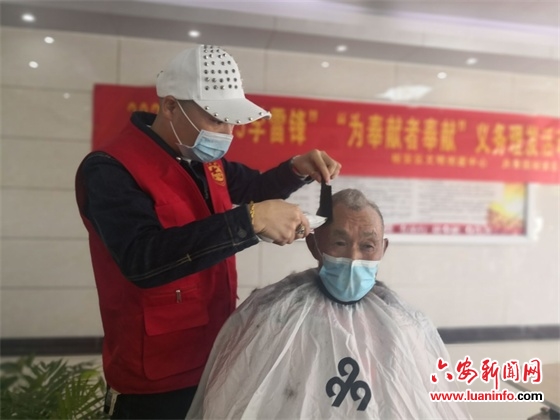 为奉献者奉献  为“美容师”美容