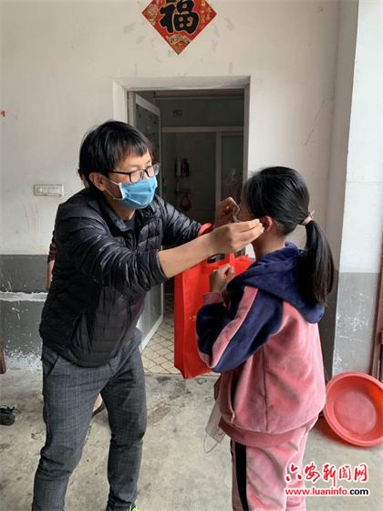 龚剑：贫困村疫情防控的守门员