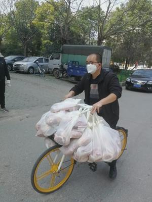 紫金e评：致敬，每一个负重前行的身影