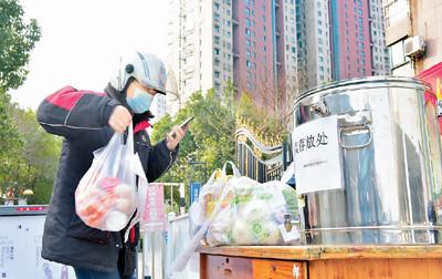 “无接触”，新式餐饮聚人气(“宅经济”激活新消费②)