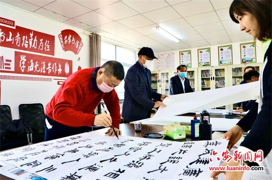 书画“走”进社区 丰富居民生活